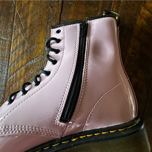 NWOB Dr. Martens 1460 boots in pale pink patent leather Women’s Sz 7 - Picture 14 of 15